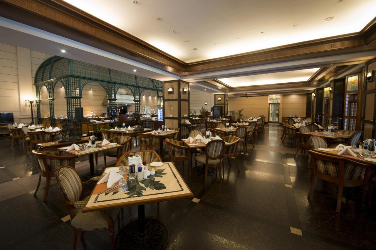 Le Meridien Bangalore Exterior foto